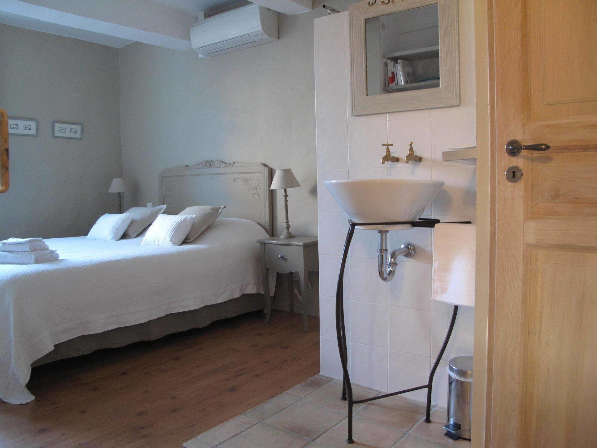Le Mas De L'Olivier Hotel Loriol-du-Comtat Ngoại thất bức ảnh